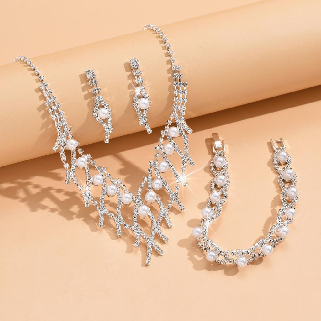 Fashion Bridal Dress Necklace Earrings Bracelet Three-piece Set Korean Rhinestone Wedding Necklace Claw Chain Rhinestone Necklace