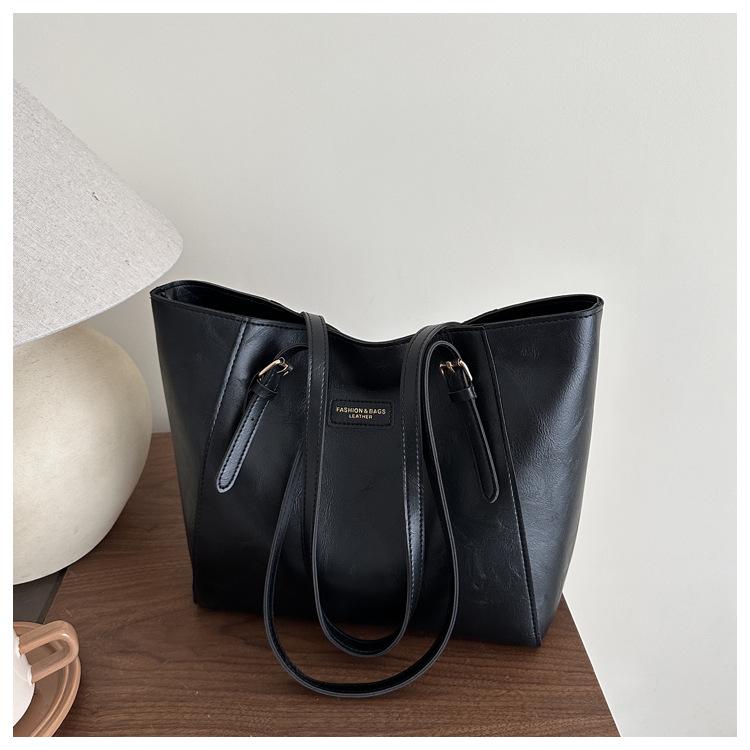 

2026 Retro Chic Korean Style Large Capacity Solid Color Women s Shoulder Tote Bag чорний