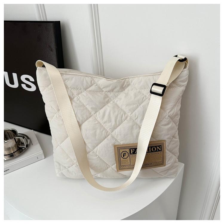 

Повседневная женская сумка-тоут с бриллиантами 2024 года, новая модная сумка на плечо в иностранном стиле, большая вместительная сумка для офисных работников белый