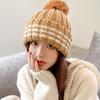 Niedliche Wollbommel schwarz-weiß gestreifte Strickmütze Damen Winter Herbst und Winter neu thermisch Ohrenschutz Wollmütze Tide