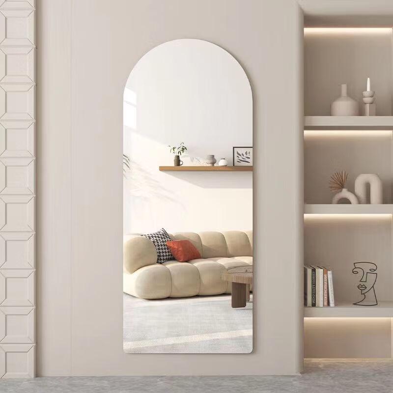 Bogenförmiger Weicher Ganzkörper-Wandspiegel