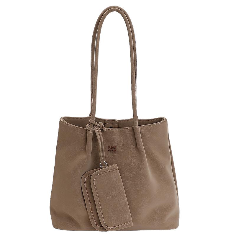 Large-capacity Bags Women's Autumn and Winter 2025 New Casual Shoulder Bags Are Popular This Year, with Simple Texture and Commuter Tote Bags.