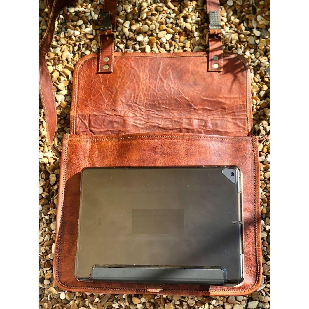 Сумка из коричневой кожи в деревенском стиле — фото 10