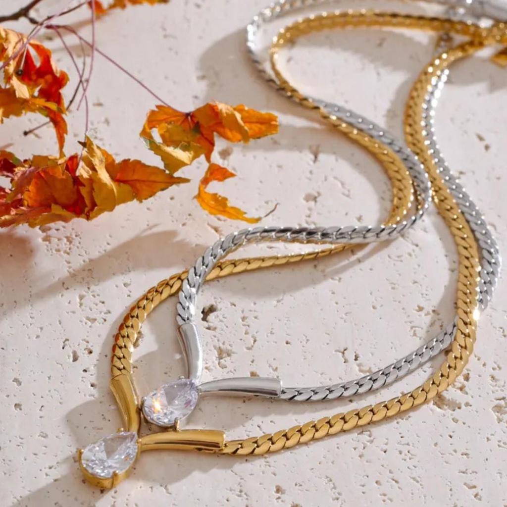 Stainless Steel Zirconia Necklace: Light Luxury Water Drop Snake Bone Clavicle Chain with Color Retention.