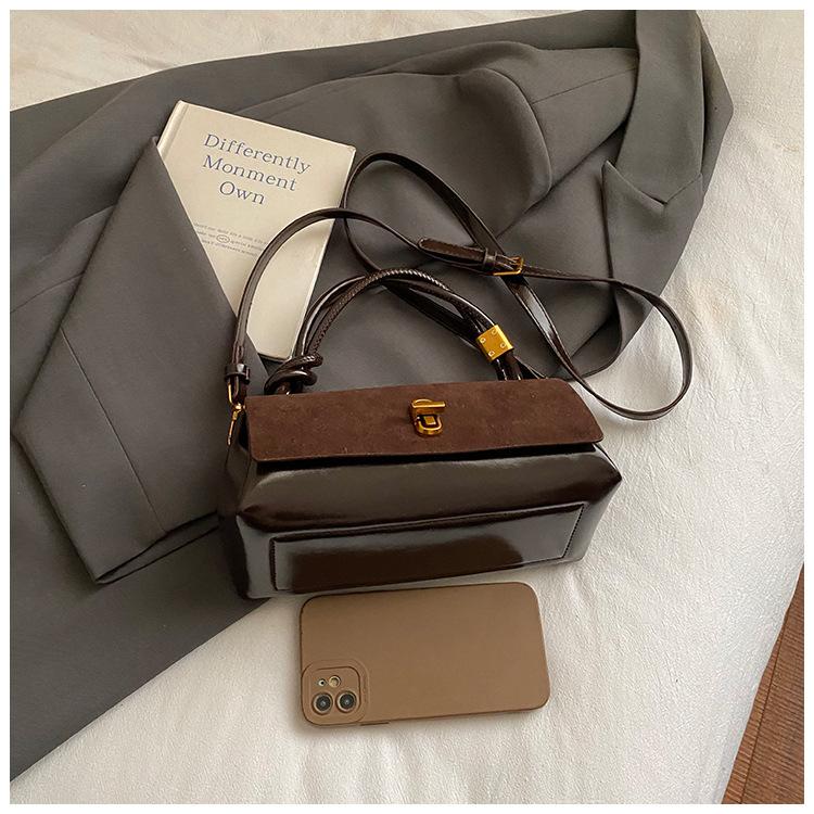 

Retro small bag women 2025 new work hand bag Korean version fashion daily sense commuting shoulder messenger bag