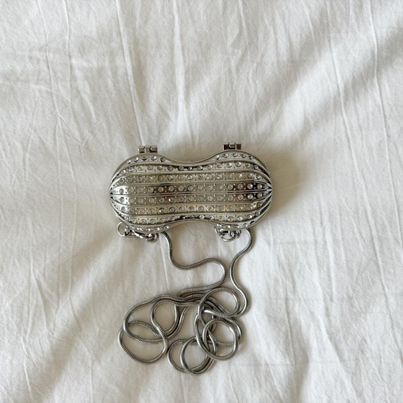 

Niche personalized acrylic peanut bag new fashion shoulder bag women s chain mini lipstick bag серебряный