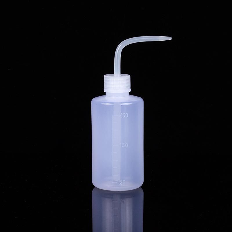 

Бутылка с изогнутым носиком для полива, прививки и перманентного макияжа