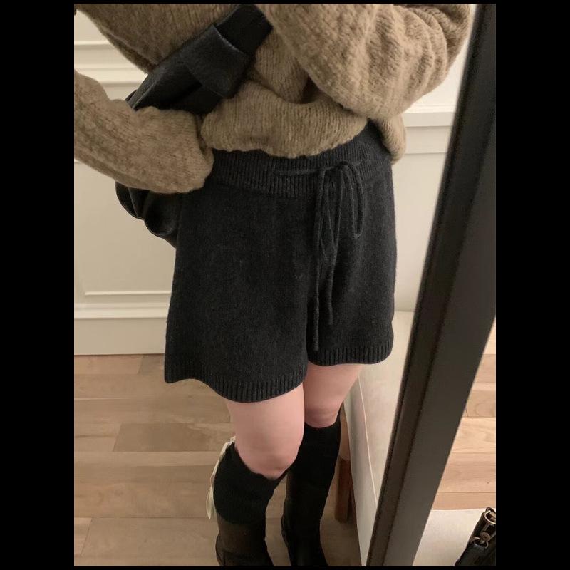 

Women s Gray High-Waisted Wool Blend Shorts, A-Line, Slimming Fit, Mid-Length, Straight-Leg, Petite Casual Wide-Leg Pants for Autumn/Winter. One Size чёрный