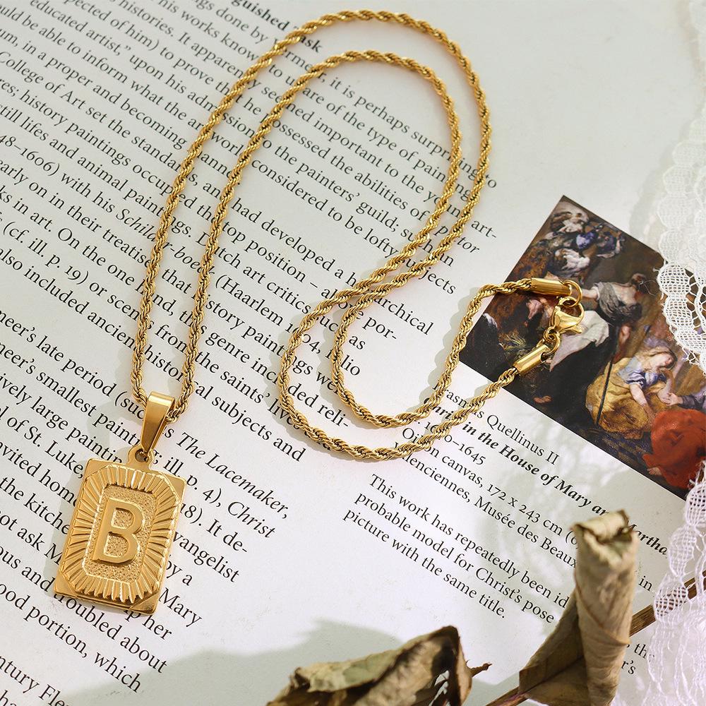 Qiong Yao Hip Hop 26-Letter Square Pendant Necklace, Clavicle Chain, 18K Gold Plated Titanium Steel.