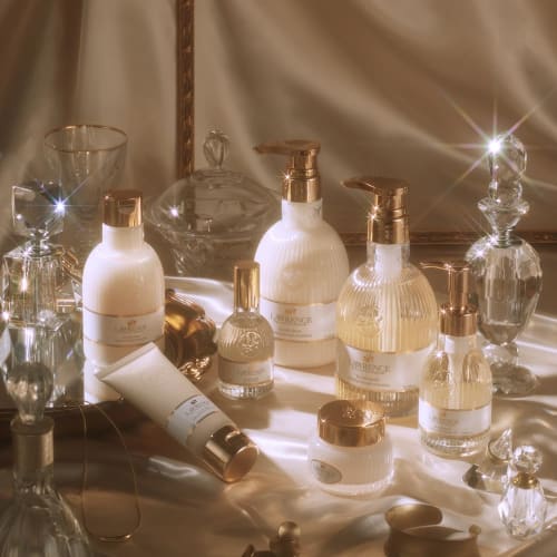 Lawrence Shining Through Hand Cream, Le Ciel Crate (Moist Type), 50g, Non-sticky, Silky Skin, Floral Scent, Cattleya