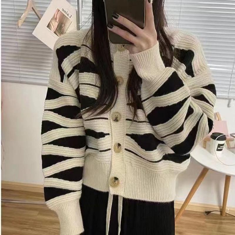 Maglione a righe ondulate donna autunno e inverno 2022 nuovo design cardigan lavorato a maglia di nicchia maglione cardigan allentato femminile