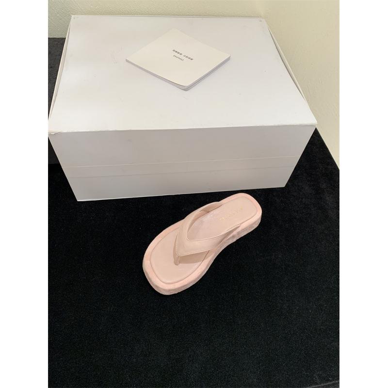 Version coréenne de chaussures de plage à plateforme décontractées à imprimé léopard pour femmes 2025 printemps et été nouveau confortables et antidérapantes à porter en extérieur tongs d'orteil