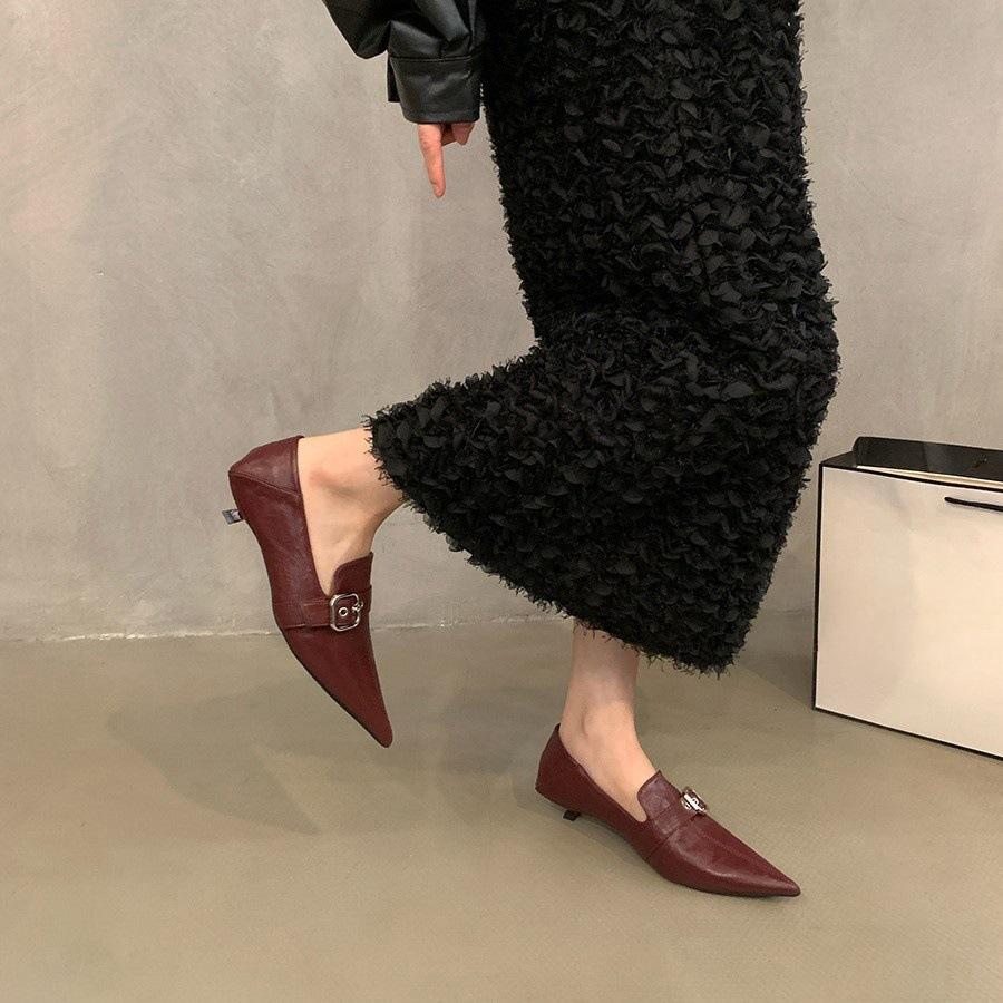 Autumn 2024 new high-end low-heeled pointed single shoes femininity soft leather cat and commuter retro small leather shoes