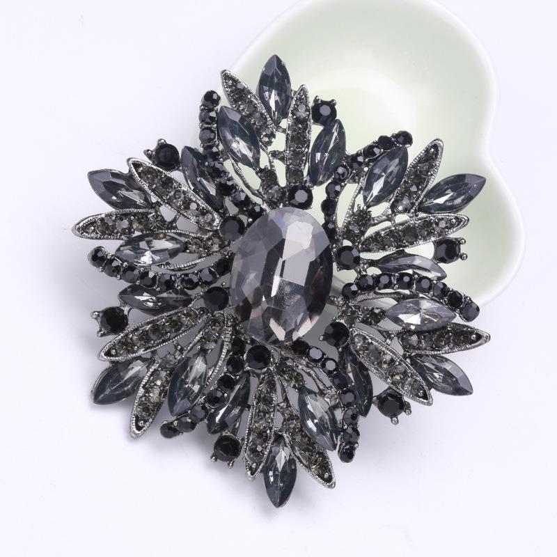 Vintage Geometric Alloy Crystal Brooch For Women Fashion Accessory