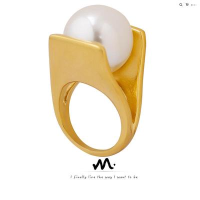 Anillo de Perlas de Imitación en Forma de Y de Diseñador Italiano, Estilo Único Exagerado, Acero de Titanio Chapado en Oro de 18K, A166