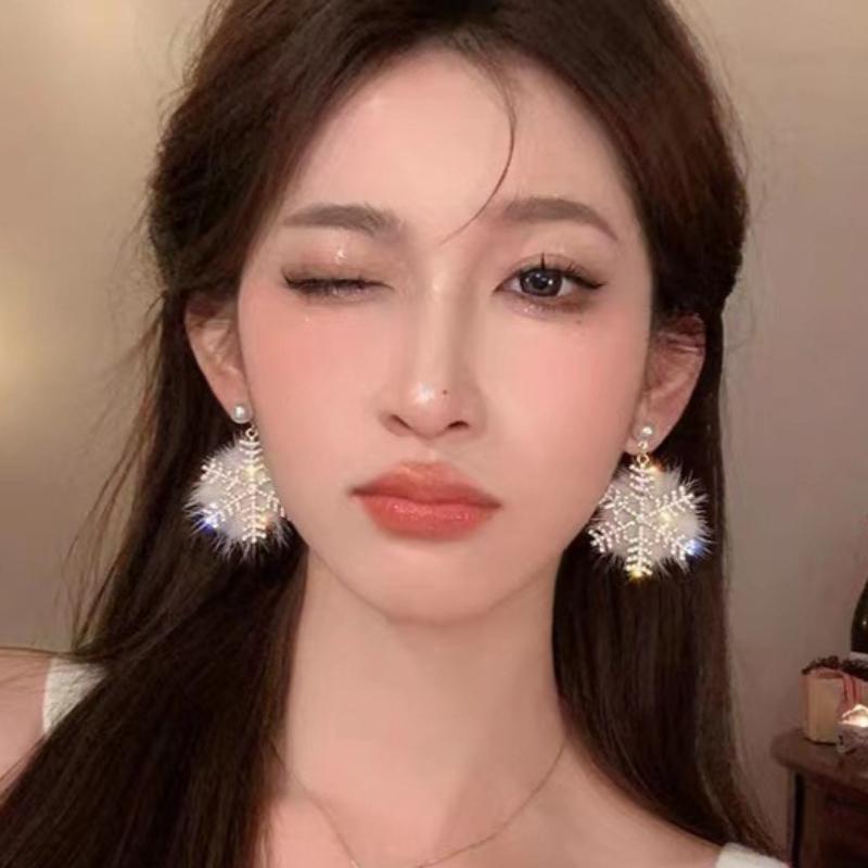 Glitter Plush Snowflake Dangle Earrings Elegant Winter Pearl Snowflake Earring Women Fashion Jewelry Christmas Earrings Women
