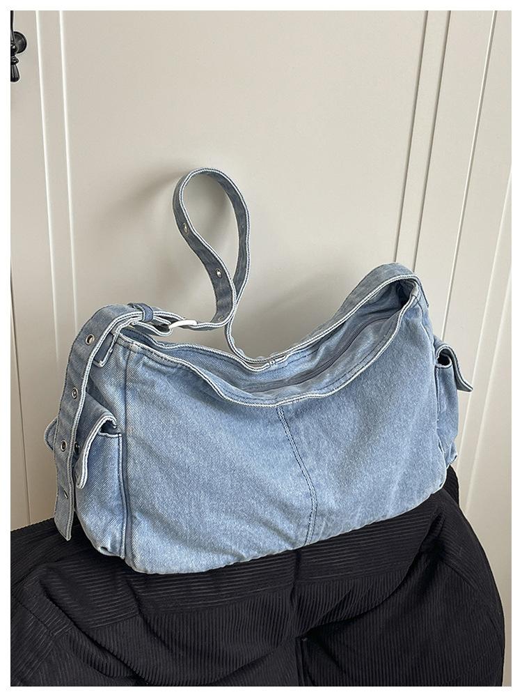 Denim bag women's large capacity 2025 new casual shoulder messenger bag Korean version niche commuter bag tide