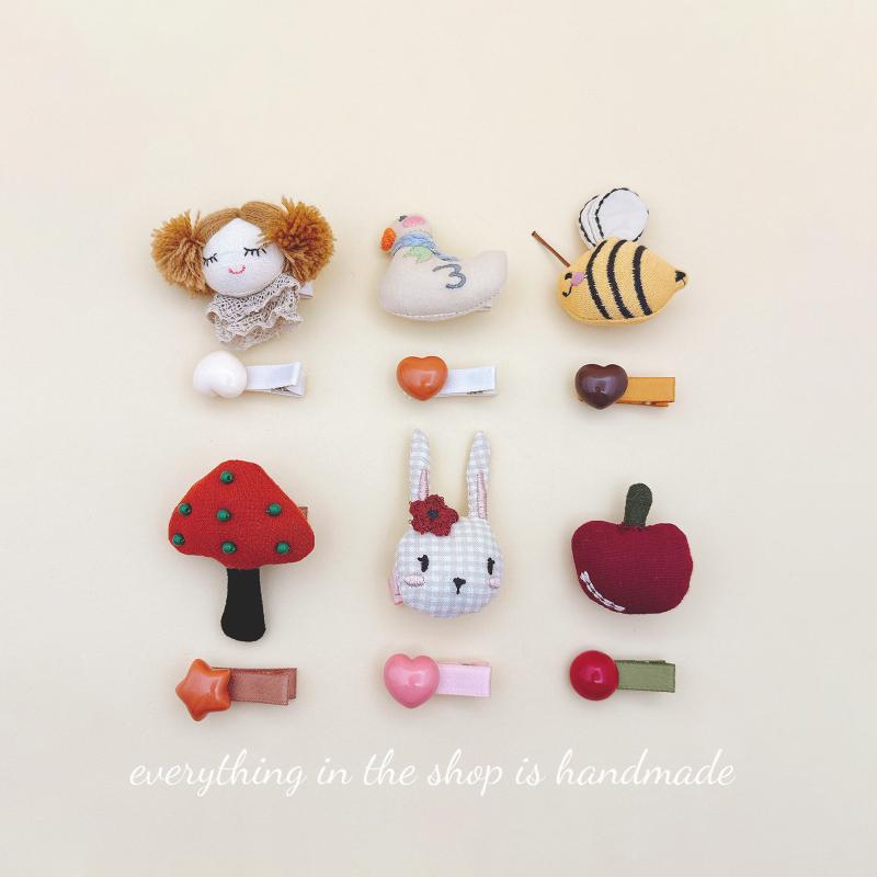 1Pcs Cute Newborn Hair Accessories Cartoon Hair Clips For Girls Handmade Fabric Cotton Hairpins Baby Side Clip Kids Hair Holder