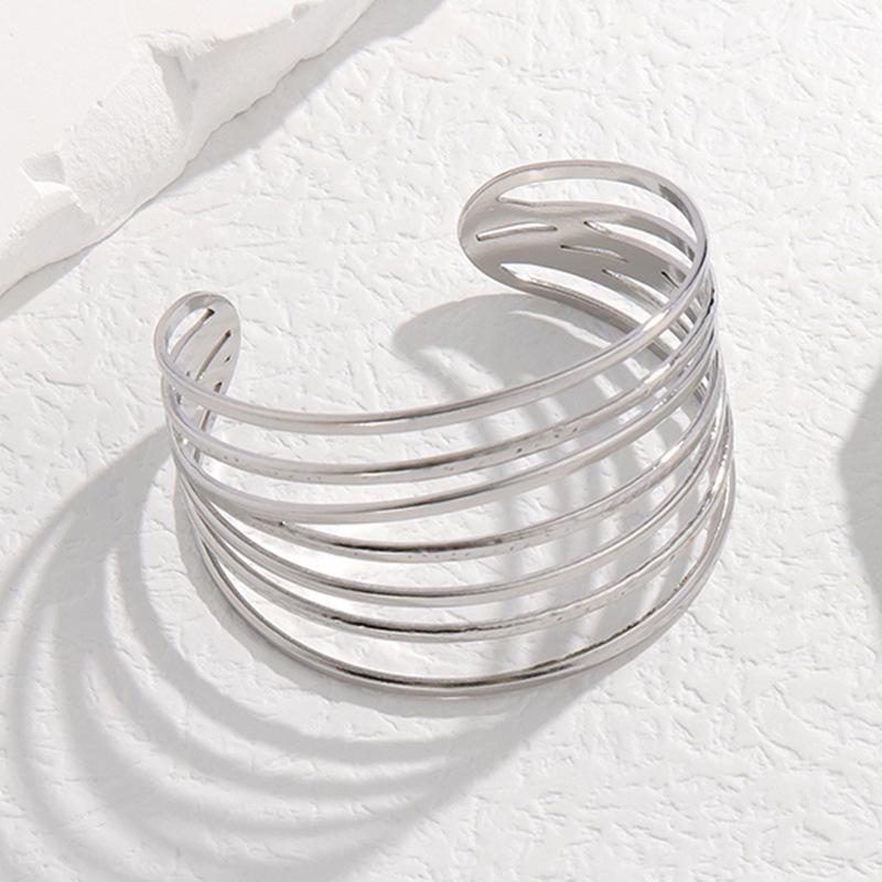 Elegant Ornate Hollow Decorative Bracelets Suitable For Women To Wear And Wear Fashionable Zircon For Summer Travel