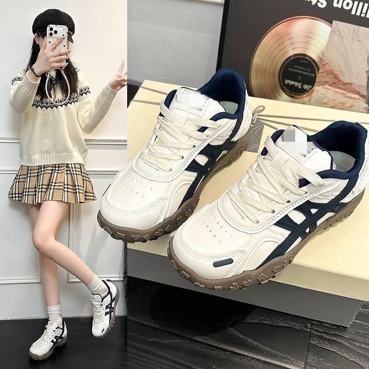 Thick-soled German Training Shoes with Velvet Winter New Straps To Keep Warm and Show Feet, Small Sports and Leisure Shoes