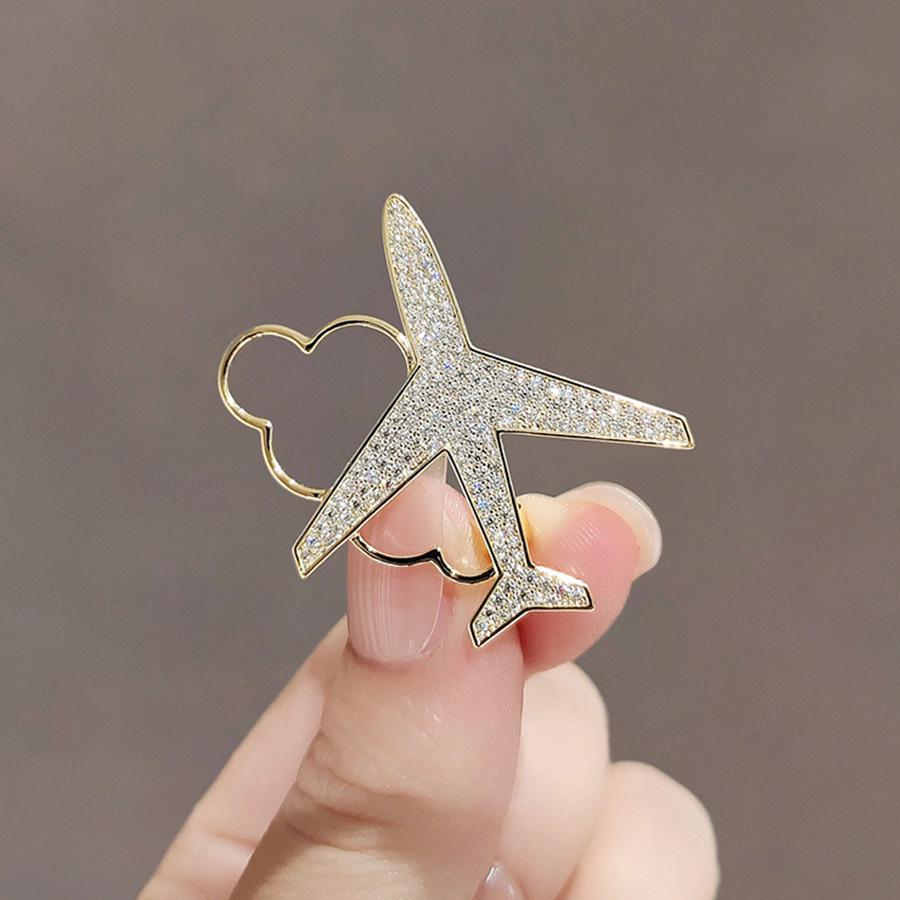 Elegant Pearl Brooch for Women's Suits - High-End Jewelry Pin
