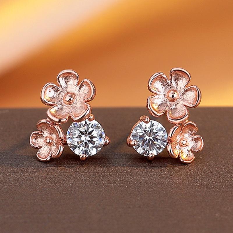 Retro French Flower Stud Earrings Femininity Fashion High Sense Light Luxury Simple Versatile Earrings