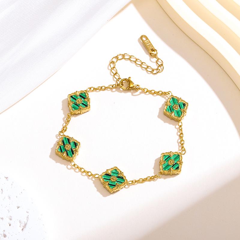 Retro Craftsmanship 18K Titanium Steel Four-Leaf Clover Jewelry Set: Flower Necklace, Bracelet, Earrings.