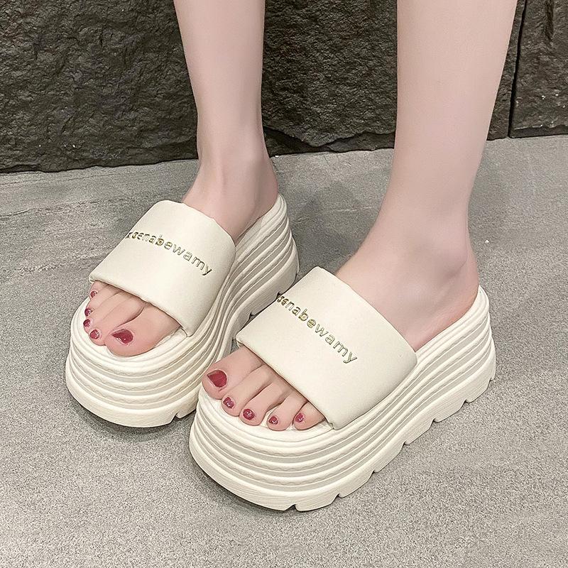 Platform beach slippers women's 2025 summer new casual outer wear sandals muffin one-word drag