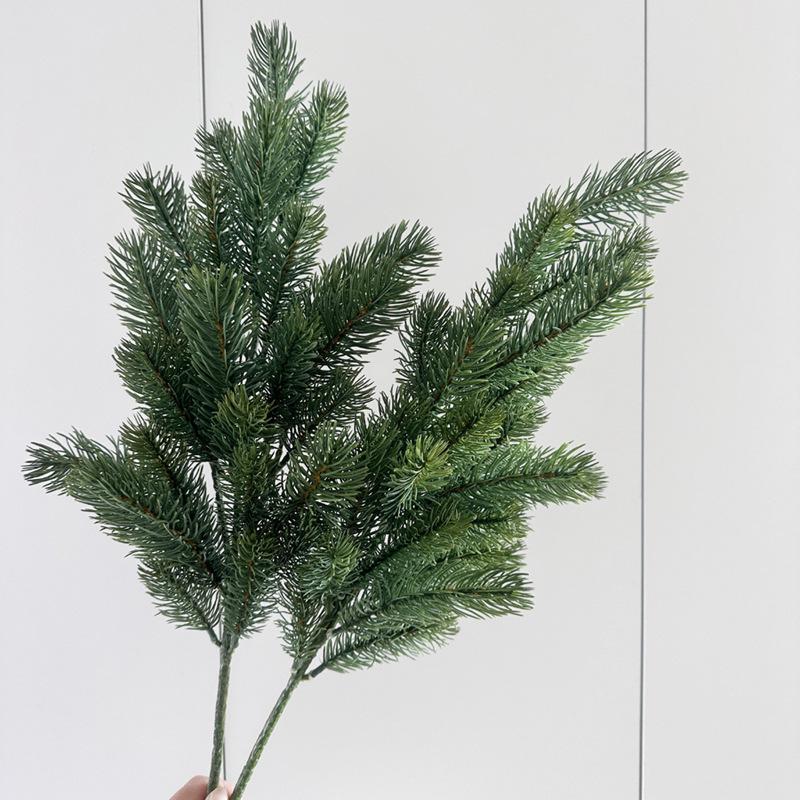 High-Quality Simulated Pine Branches for Christmas Decoration - Large Round Landscaping Decor