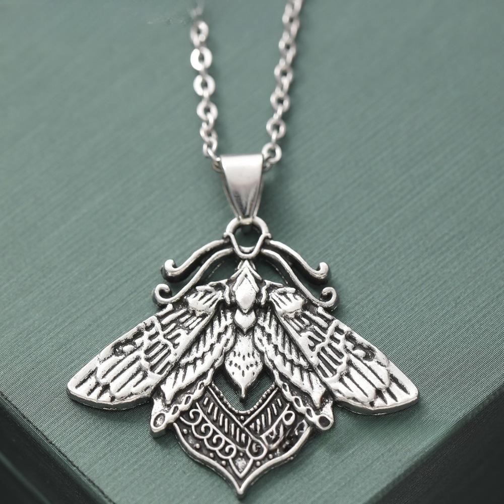 

Personality Gothic Exquisite Relief Silver Color Insect Death Moth Pendant Necklace for Women Men Halloween Choker Jewelry Gifts