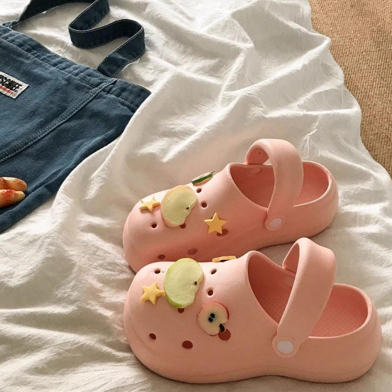 Thick-soled non-slip two-wear star hole shoes, new summer cute cartoon apple shoes, bag head cool slippers, women