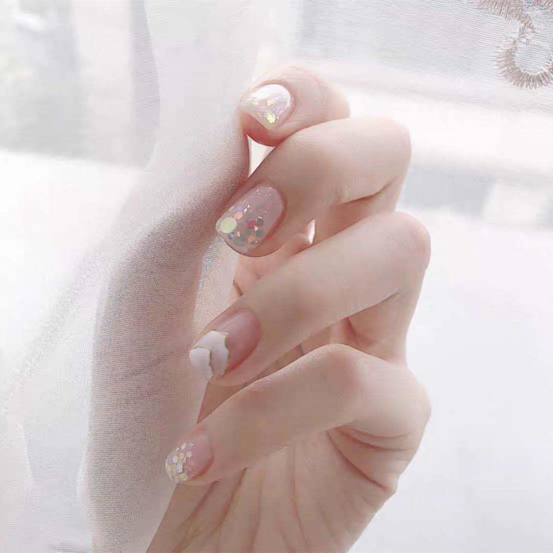 

24-Piece Boxed Gold Ombre False Nails: Short, Fresh, Removable, Wearable Nail Patches