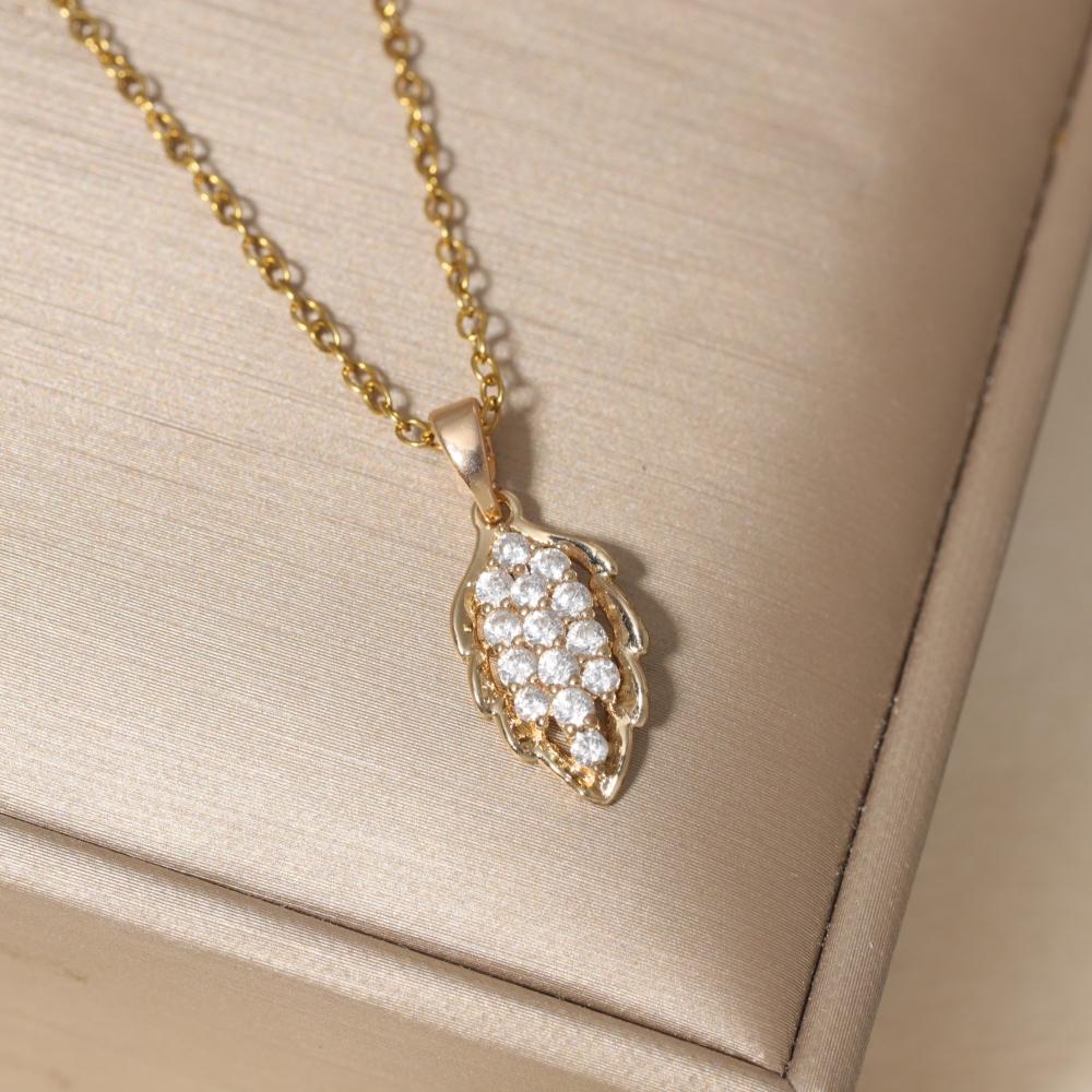 leaves Shape Pendant Necklace for Women Golden Stainless Steel Clavicle Chain Wedding Party Daily Wear Jewelry Accessories