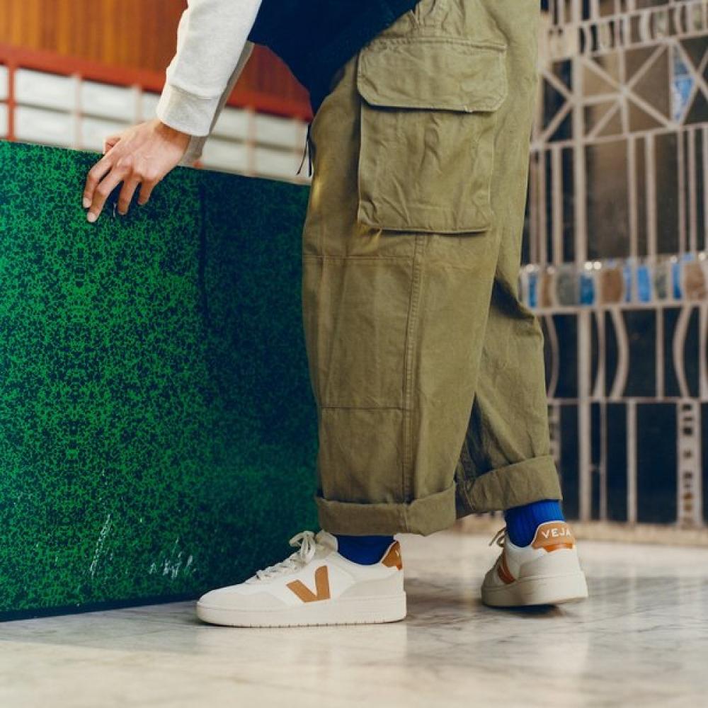 Veja Unisex Cowhide Shoes V90 389