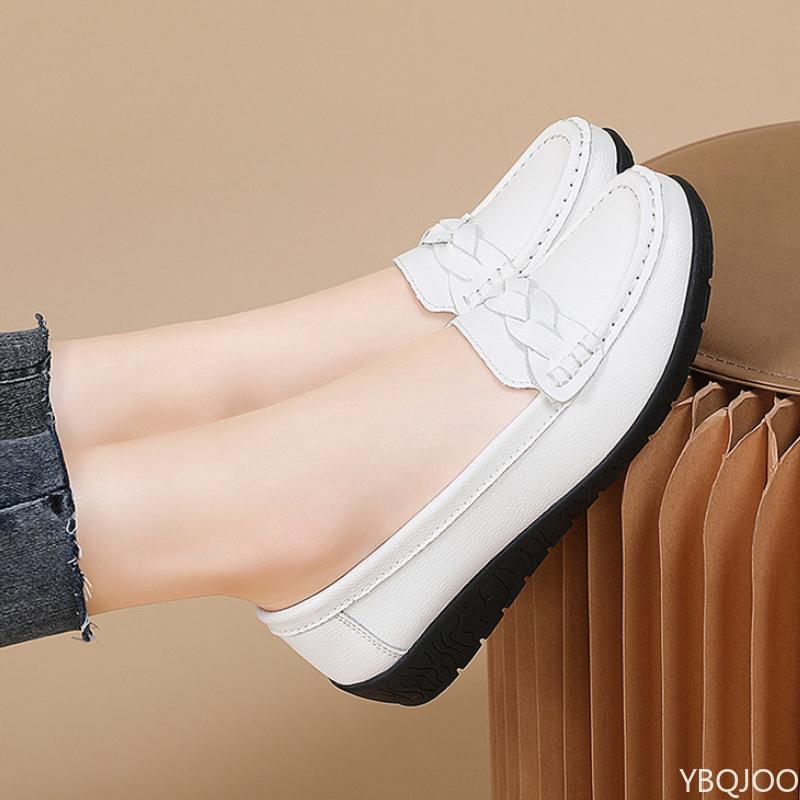 Women's Soft sole Leather shoes New Casual Round head Loafers Female White mom Flats Lightweight ladies shoes Zapatos De Mujer