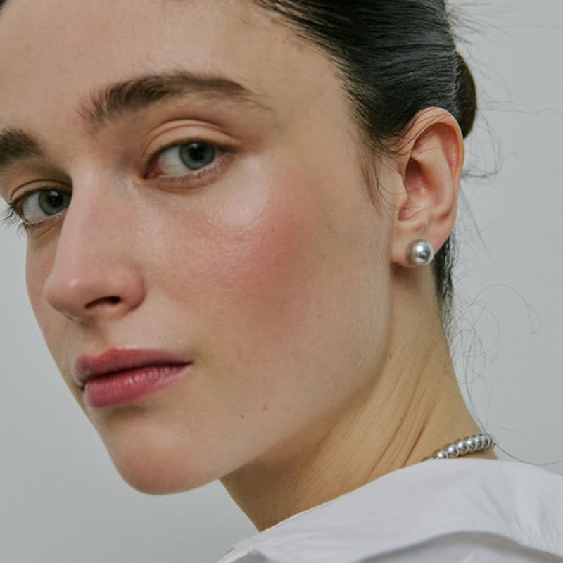 

etrive Light Grey Pearl Earrings 8mm