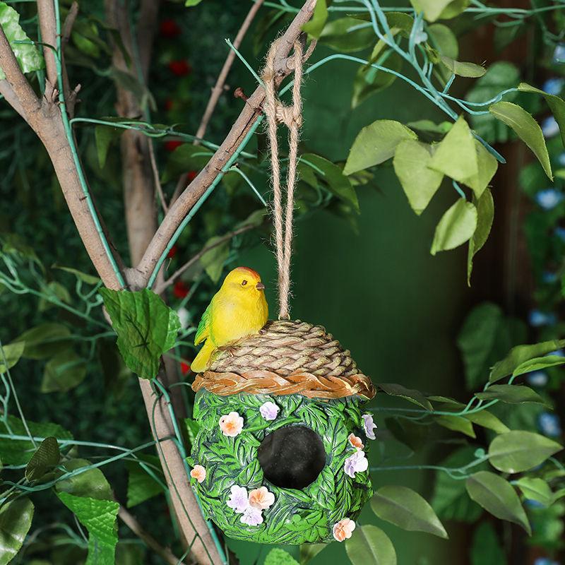 Hängendes Vogelhaus-Ornament aus Kunstharz – Garten- & Terrassendekoration für Bäume, Zäune oder Hofdekor