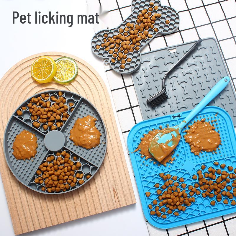 Pet Silicone Non-Slip Slow Feeder Mat - Round Food-Grade Lick Mat for Cats & Dogs