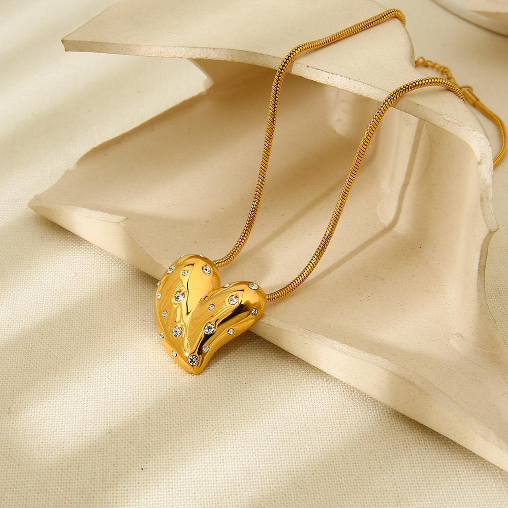 ins light luxury fashion diamond-encrusted peach heart love pendant necklace stainless steel-plated 18k gold waterproof jewelry women
