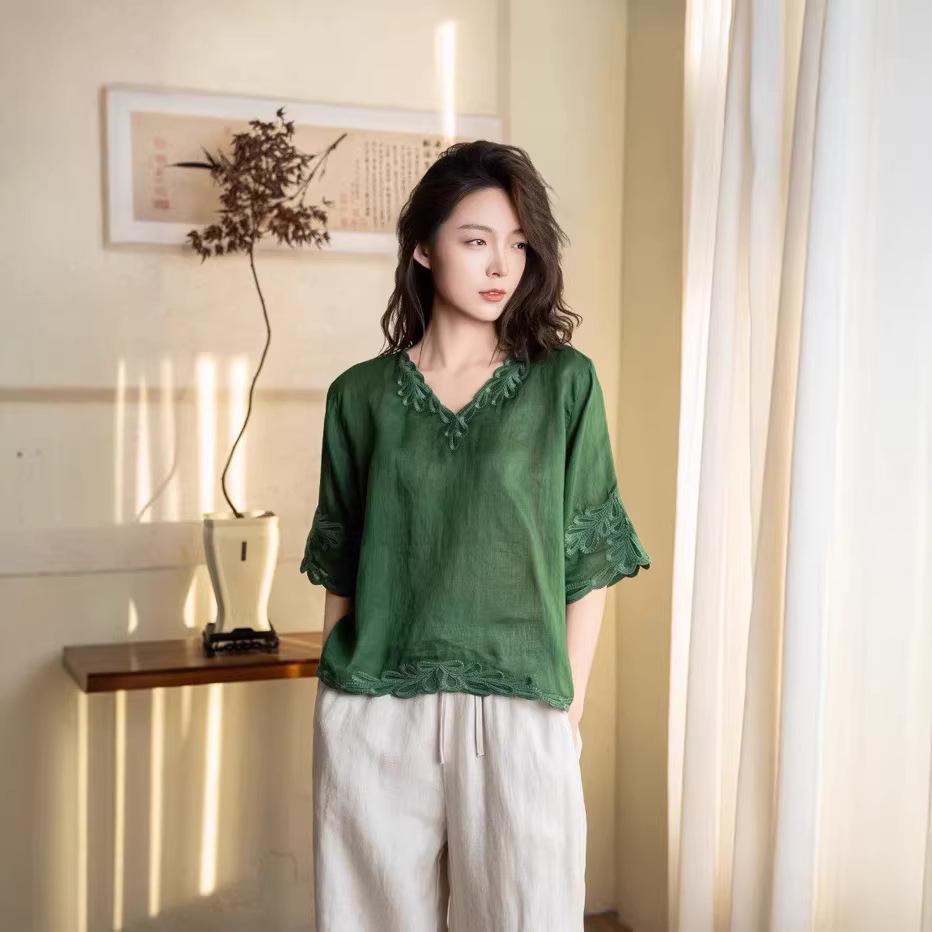 Retro Artistic Linen Embroidered V-Neck Women's Five-Sleeve Pullover - 2026 Spring Collection