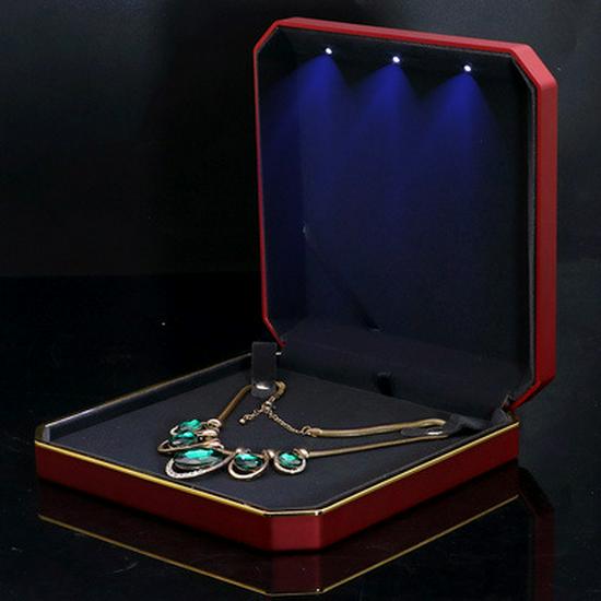 Gold LED Jewelry Set: Necklace & Pearl Three-Piece in Champagne Box