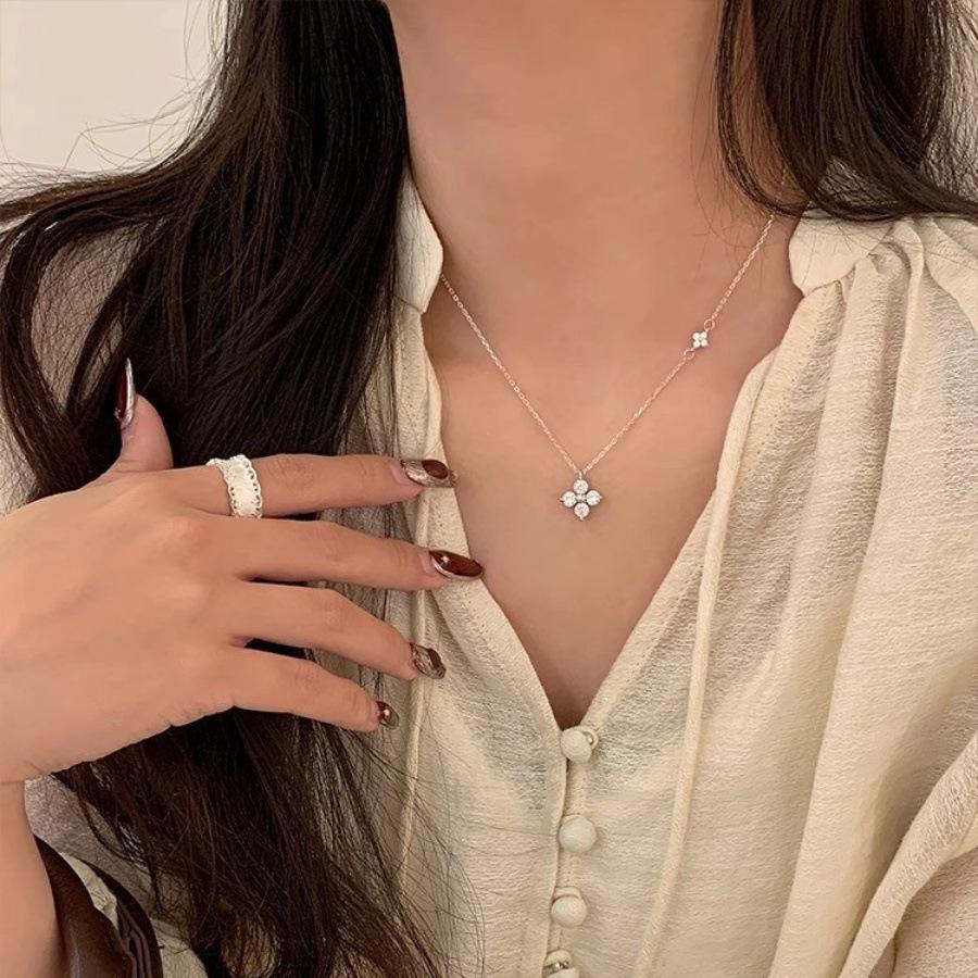Lucky Double Clover Zircon Pendant Necklace Niche Light Luxury Exquisite Temperament Versatile Clavicle Chain