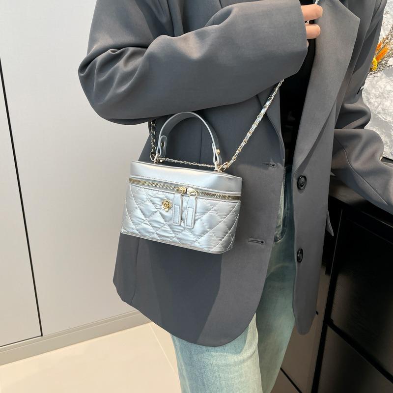 2 Winter new diamond chain portable women's bag fashionable personality shoulder crossbody bucket bag