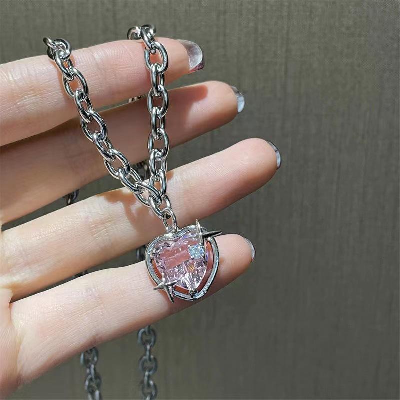 Collier avec Pendentif Cœur Rose pour Femmes Étoile en Cristal Amour Cool Chaîne Clavicule Y2K Bijoux de Fête Accessoires Esthétiques Cadeaux pour Femmes