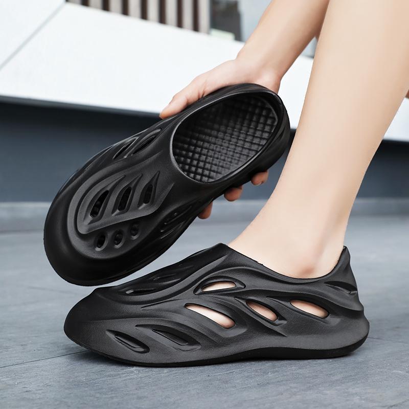 Hole Shoes Men Wear Beach Sandals In Summer with Soft Soles and Non-slip 2025 New Lightweight Bag Head Cool Slippers Men