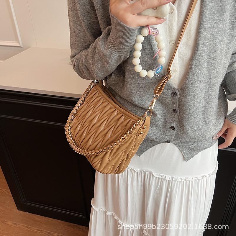 Autumn and winter high-end messenger small bag women's new pleated rhombus chain bucket bag shoulder handbag