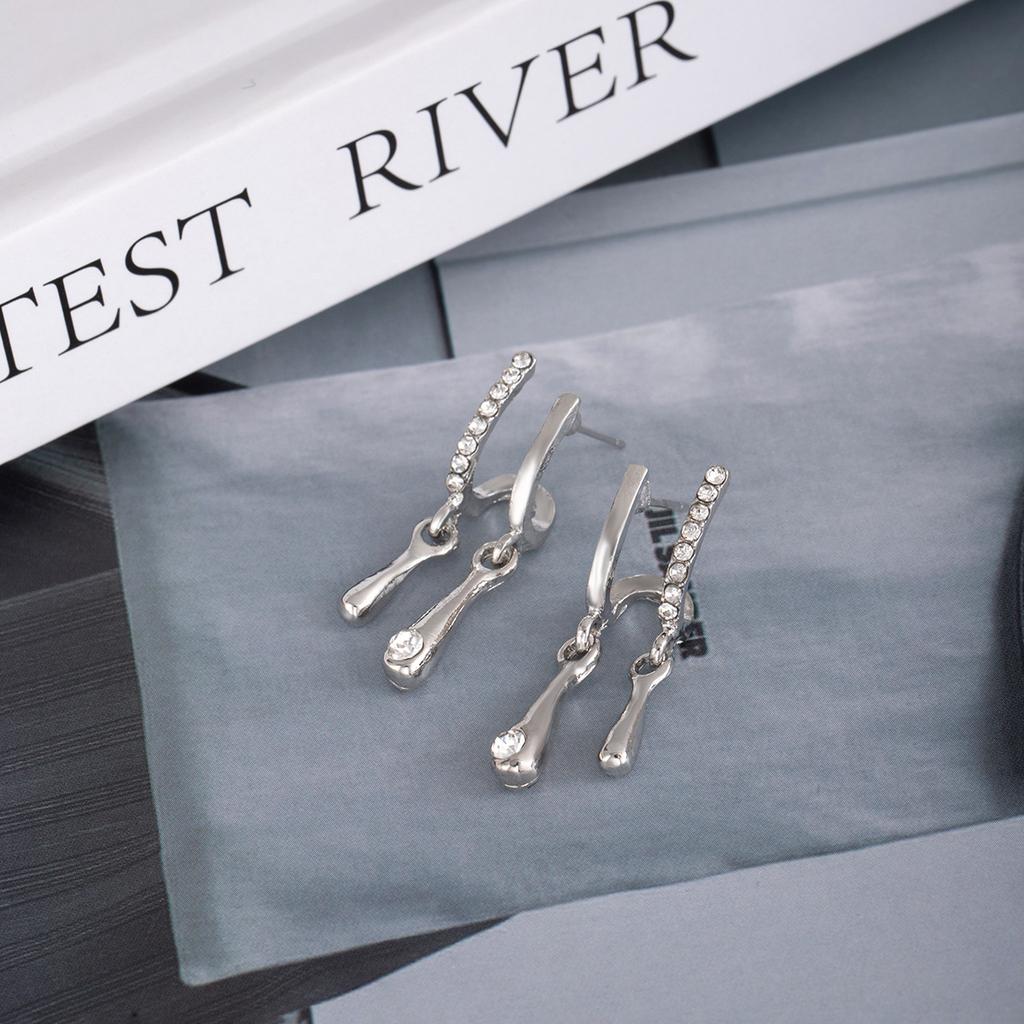 Simple Water Drop Diamond-Set Small Earrings, Smart And Exquisite Design, Stud Earrings, Temperament, And Advanced Earrings.