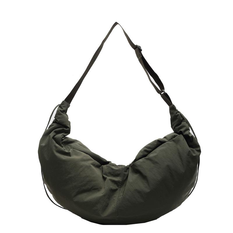 Design pleated crescent moon bag women's new simple casual shoulder bag going out trendy with large capacity messenger dumpling bag