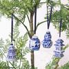 Ornamentos Pendurados de Cerâmica em Estilo Antigo Mini Jarro de Porcelana Azul e Branco Bule Carrilhão de Vento Carro Árvore de Natal Decoração Pingentes