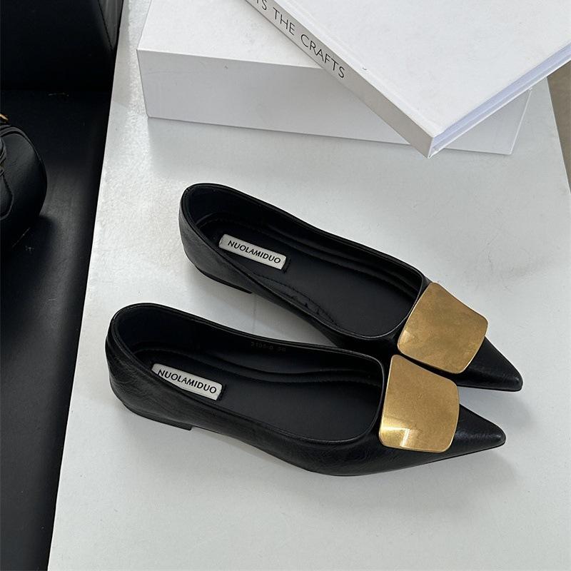 

Французская металлическая квадратная пряжка женские маленькие туфли-лодочки 2025 весна и осень новые универсальные ретро толстый каблук острый носок мягкая кожа балетки 35